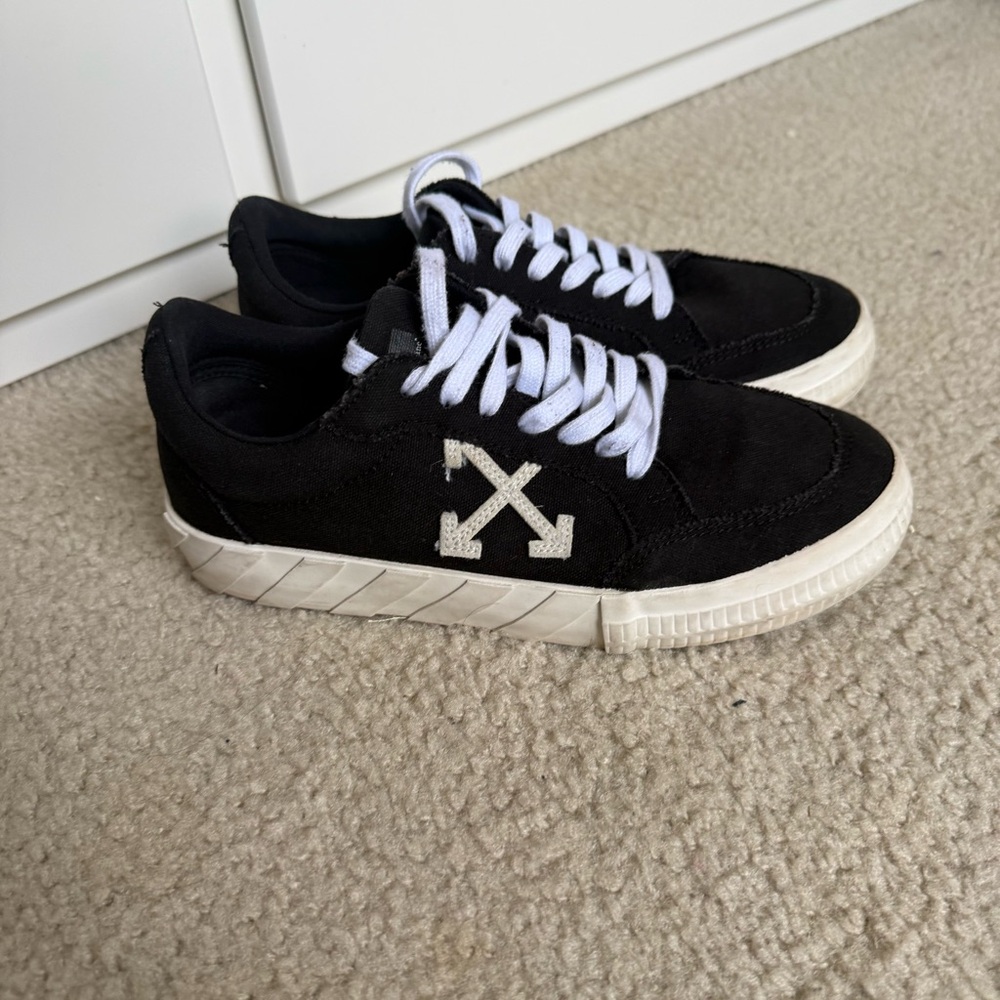 Off White Low Vulcanized Canvas Shoes Size Us7.5 Eu38